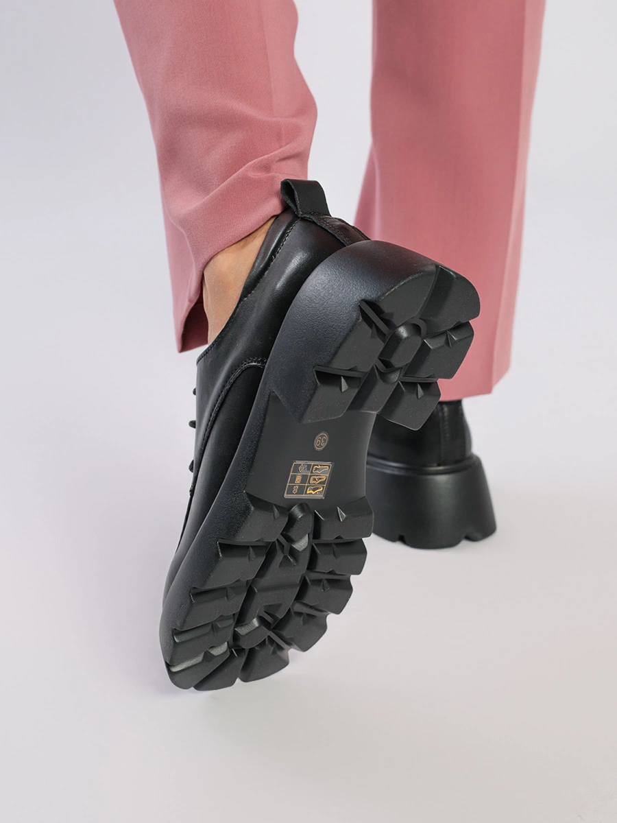 Туфли-лоферы черные из натуральной кожи